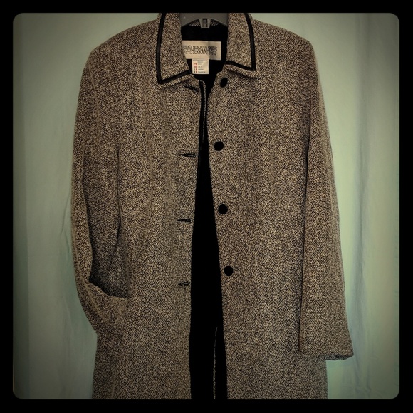 Black and white suit excellent condition - Picture 1 of 2